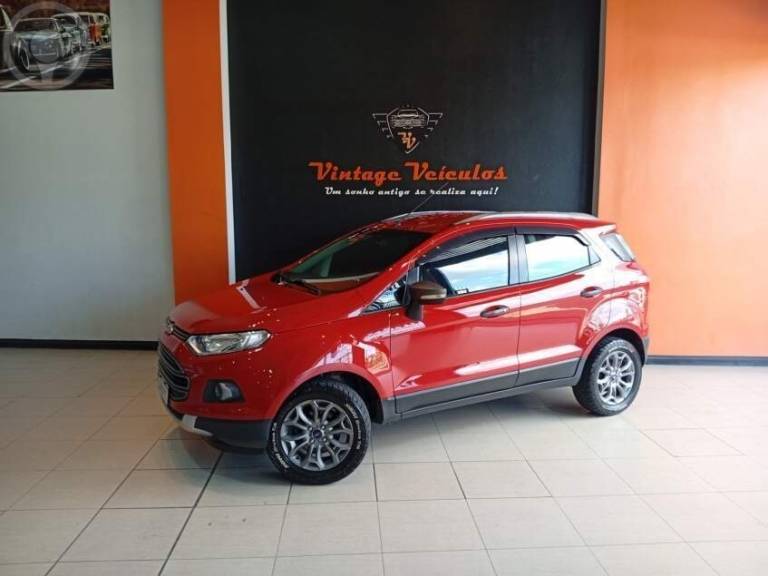 FORD - ECOSPORT 1.6 FREESTYLE 16V FLEX 4P MANUAL - 2014/2015 - VERMELHA - R$ 59.900,00