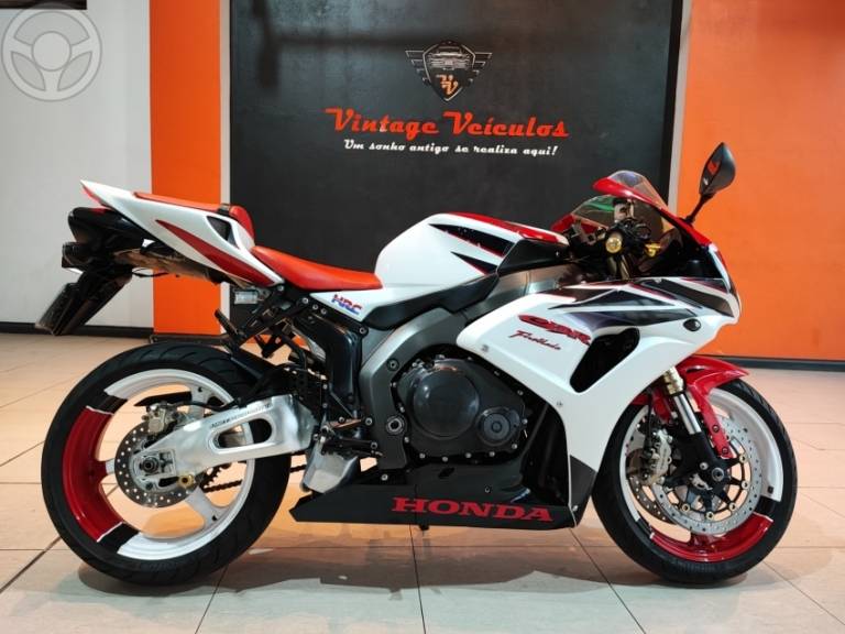 HONDA - CBR 1000RR FIREBLADE - 2006/2007 - PRETA - R$ 34.900,00