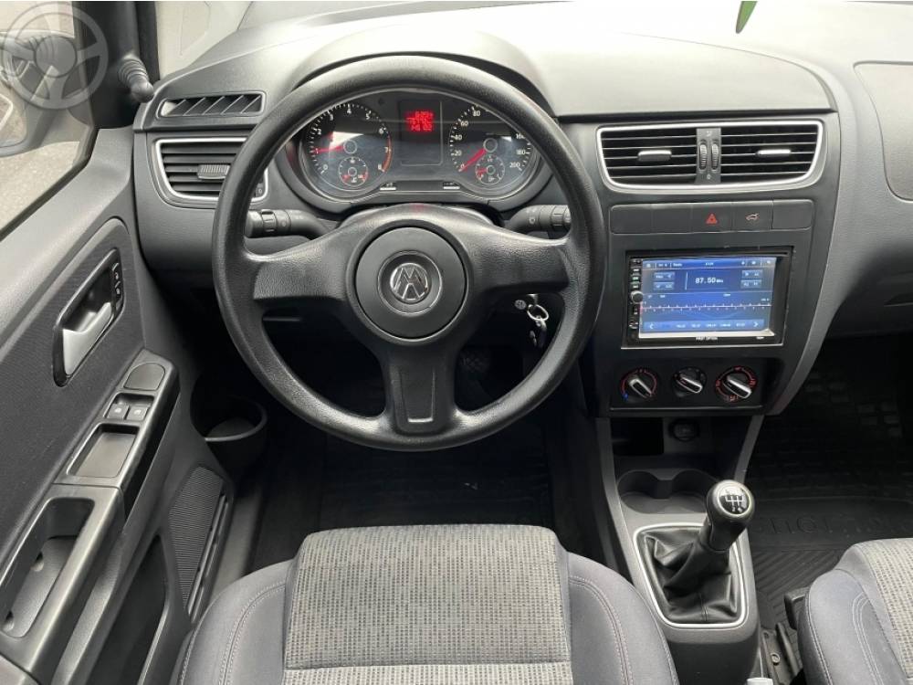 VOLKSWAGEN - FOX 1.0 MI 8V FLEX 4P MANUAL - 2012/2013 - PRETA - R$ 37.900,00