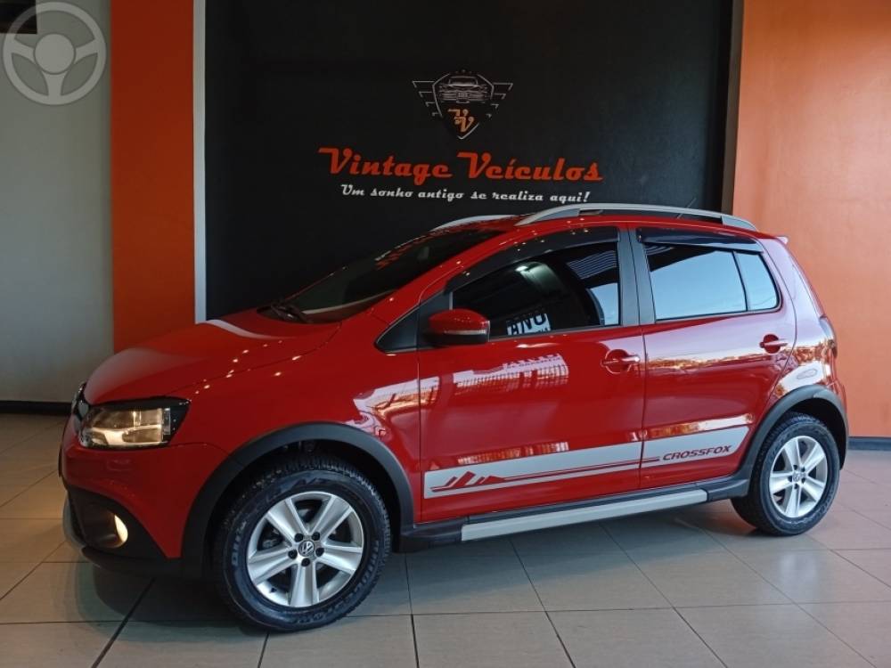 VOLKSWAGEN - CROSSFOX 1.6 MI FLEX 8V 4P MANUAL - 2010/2011 - VERMELHA - R$ 46.900,00