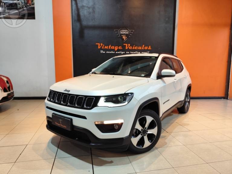 JEEP - COMPASS 2.0 16V FLEX LONGITUDE AUTOMÁTICO - 2017/2017 - BRANCA - R$ 95.900,00