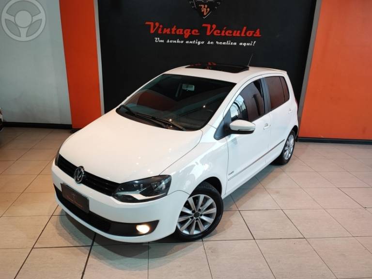 VOLKSWAGEN - FOX 1.6 MI PRIME 8V FLEX 4P MANUAL - 2011/2012 - BRANCA - R$ 43.900,00