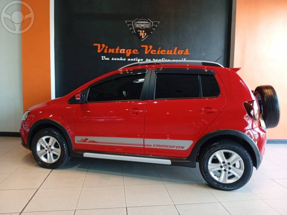 VOLKSWAGEN - CROSSFOX 1.6 MI FLEX 8V 4P MANUAL - 2010/2011 - VERMELHA - R$ 46.900,00