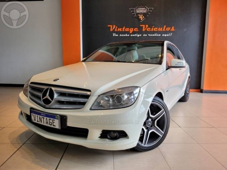 MERCEDES-BENZ - C 180 1.8 CGI CLASSIC 16V TURBO 4P AUTOMÁTICO - 2011/2011 - BRANCA - R$ 68.900,00