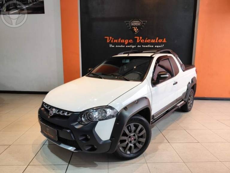 FIAT - STRADA 1.8 MPI ADVENTURE CE 16V FLEX 2P MANUAL - 2015/2016 - BRANCA - R$ 64.900,00