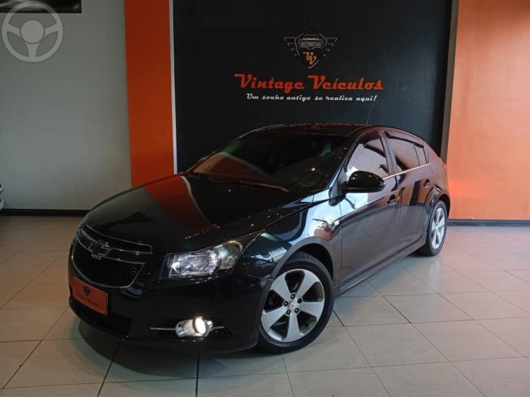 CHEVROLET - CRUZE 1.8 LT SPORT6 16V FLEX 4P MANUAL - 2013/2013 - PRETA - R$ 58.900,00