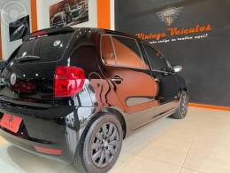 VOLKSWAGEN - FOX 1.0 MI 8V FLEX 4P MANUAL - 2012/2013 - PRETA - R$ 37.900,00