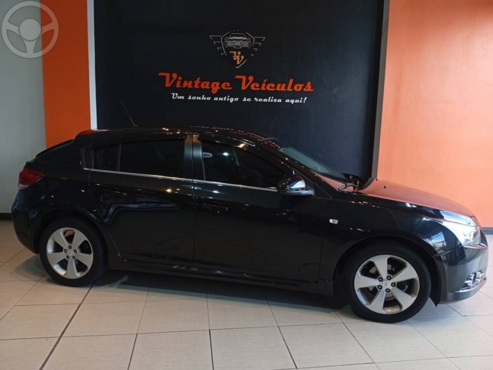 CHEVROLET - CRUZE 1.8 LT SPORT6 16V FLEX 4P MANUAL - 2013/2013 - PRETA - R$ 58.900,00