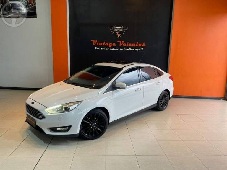 FORD - FOCUS 2.0 TITANIUM PLUS 16V FLEX 4P AUTOMÁTICO - 2016/2017 - BRANCA - R$ 71.900,00