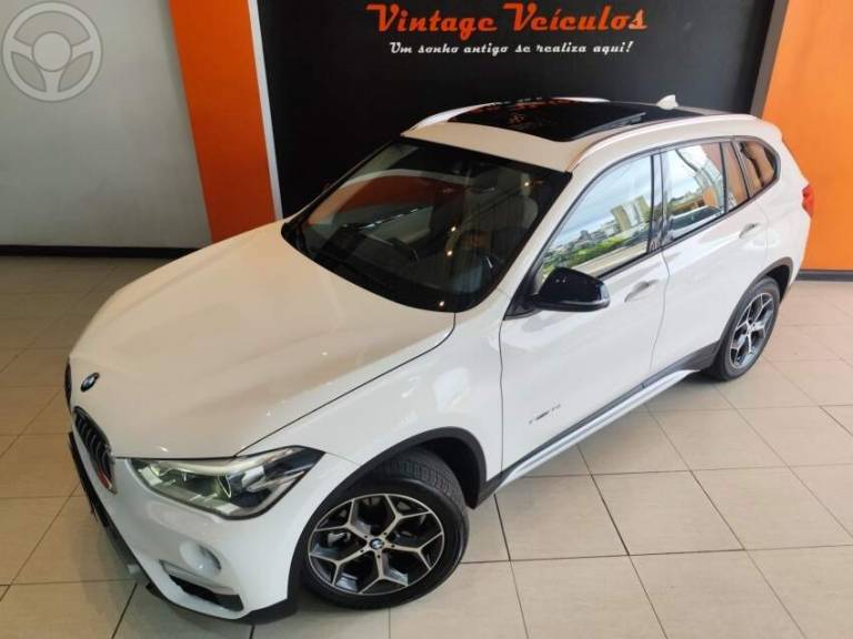 BMW - X1 2.0 16V TURBO ACTIVEFLEX SDRIVE20I 4P AUTOMÁTICO - 2017/2017 - BRANCA - R$ 125.900,00