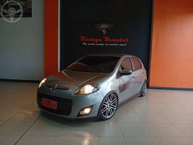 FIAT - PALIO 1.6 MPI SPORTING 16V FLEX 4P MANUAL - 2013/2014 - CINZA - R$ 48.900,00