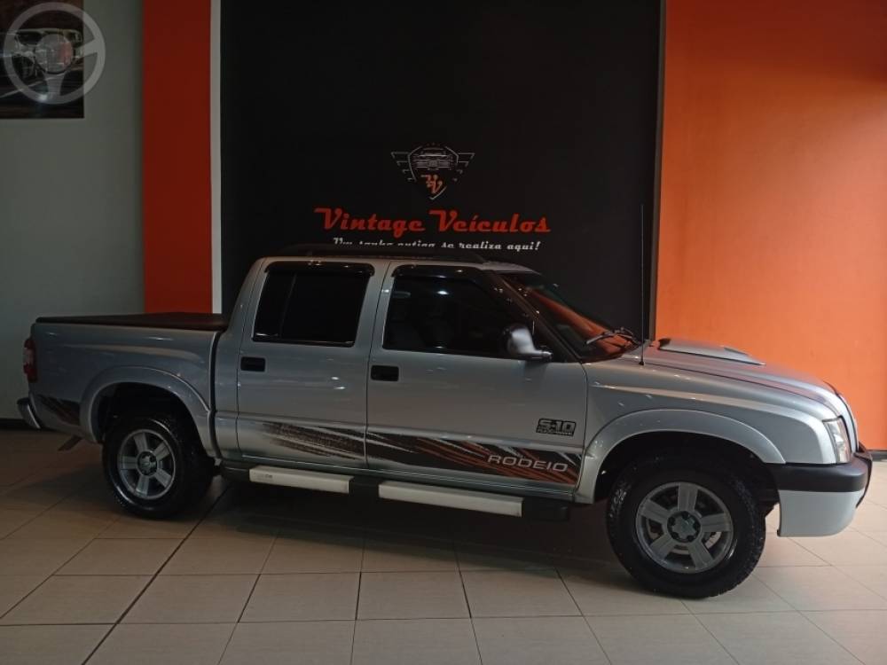 CHEVROLET - S10 2.4 MPFI RODEIO 4X2 CD 8V FLEX 4P MANUAL - 2011/2011 - PRATA - R$ 65.900,00