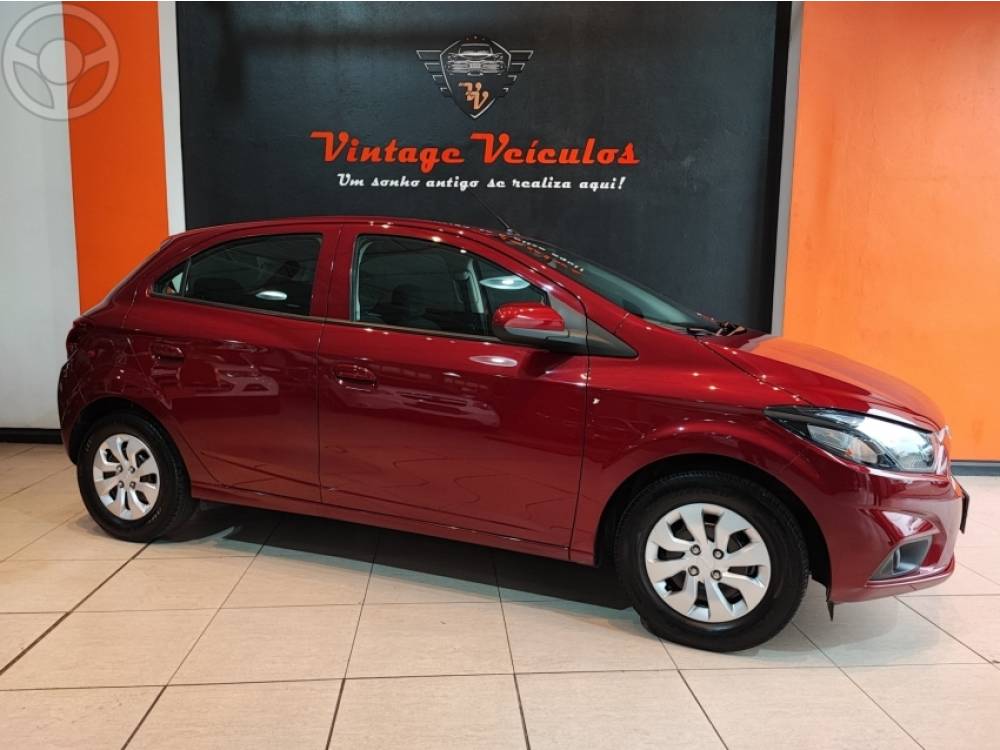 CHEVROLET - ONIX 1.0 MPFI LT 8V FLEX 4P MANUAL - 2018/2018 - VERMELHA - R$ 54.900,00