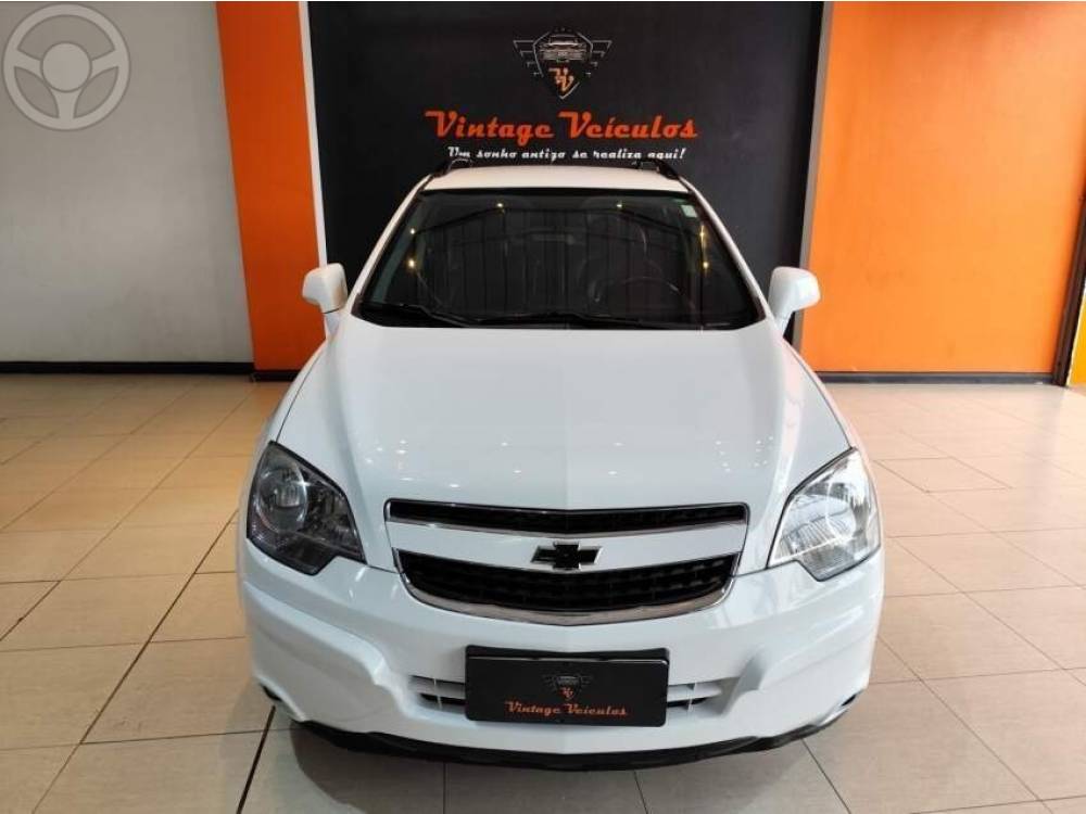 CHEVROLET - CAPTIVA 2.4 FWD SPORT 16V 4P AUTOMÁTICO - 2013/2014 - BRANCA - R$ 56.900,00