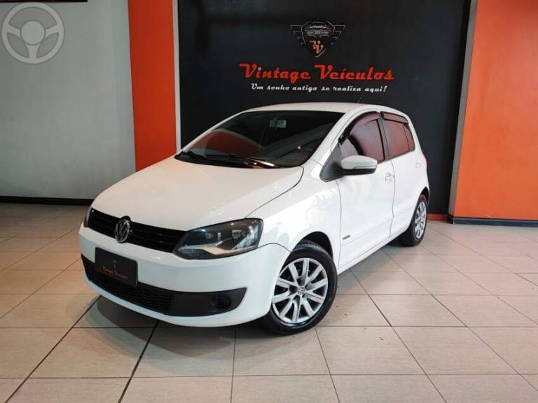 VOLKSWAGEN - FOX 1.0 MI 8V FLEX 4P MANUAL - 2014/2014 - BRANCA - R$ 42.900,00