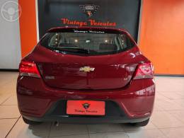 CHEVROLET - ONIX 1.0 MPFI LT 8V FLEX 4P MANUAL - 2018/2018 - VERMELHA - R$ 54.900,00