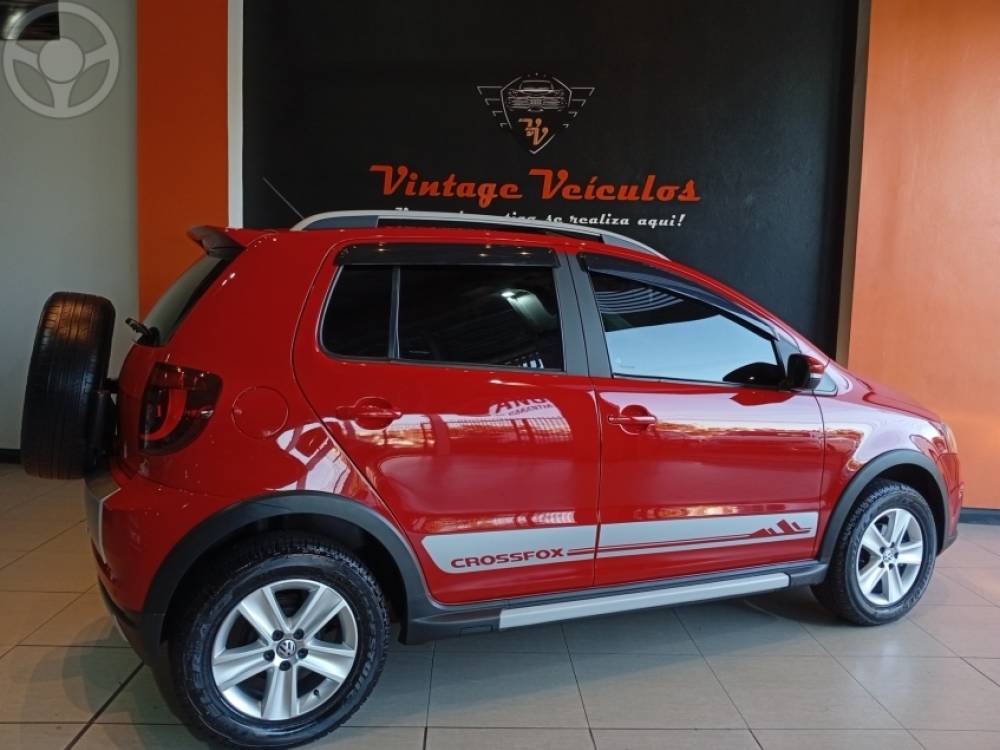 VOLKSWAGEN - CROSSFOX 1.6 MI FLEX 8V 4P MANUAL - 2010/2011 - VERMELHA - R$ 46.900,00