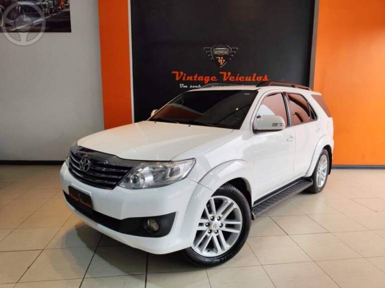 TOYOTA - HILUX SW4 2.7 SR 4X2 16V FLEX 4P AUTOMÁTICO - 2015/2015 - BRANCA - R$ 119.900,00