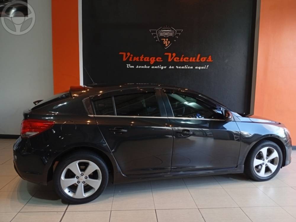 CHEVROLET - CRUZE 1.8 LT SPORT6 16V FLEX 4P MANUAL - 2013/2013 - PRETA - R$ 58.900,00