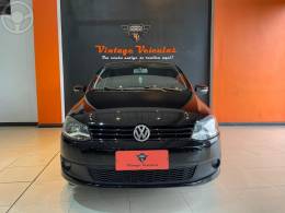 VOLKSWAGEN - FOX 1.0 MI 8V FLEX 4P MANUAL - 2012/2013 - PRETA - R$ 37.900,00