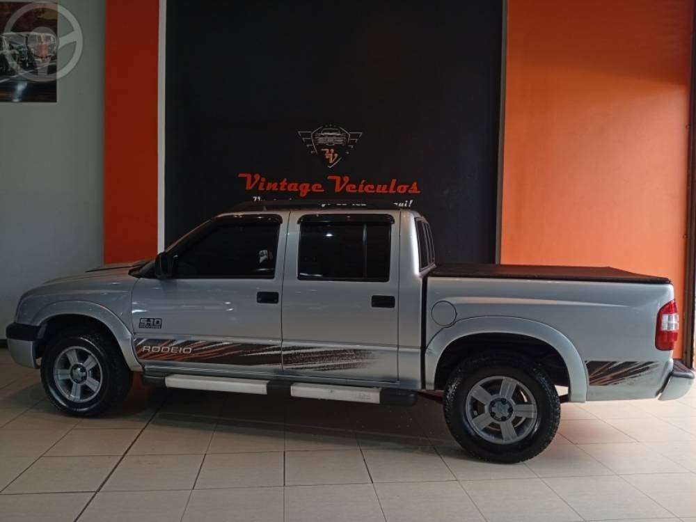 CHEVROLET - S10 2.4 MPFI RODEIO 4X2 CD 8V FLEX 4P MANUAL - 2011/2011 - PRATA - R$ 65.900,00